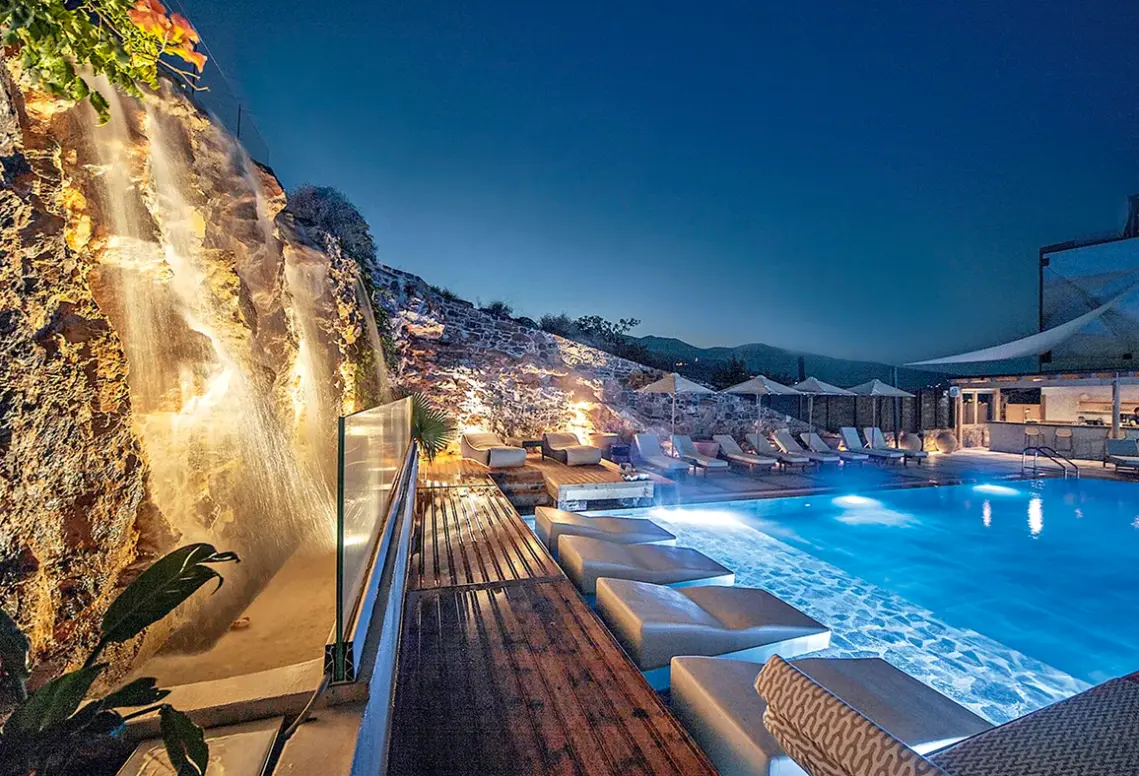 Basen w hotelu Elounda Orama