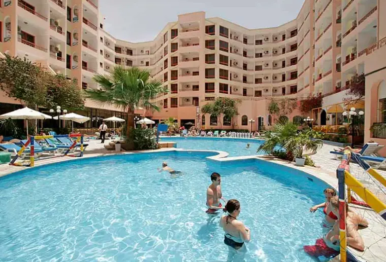 Basen w hotelu Empire Hotel Hurghada (ex. Triton Empire Hotel Hurghada)