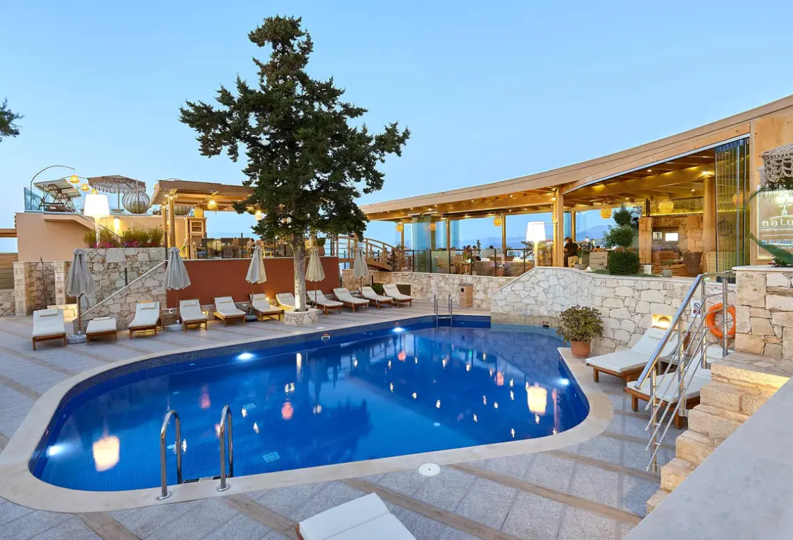 Basen w hotelu Esperides Resort & Spa