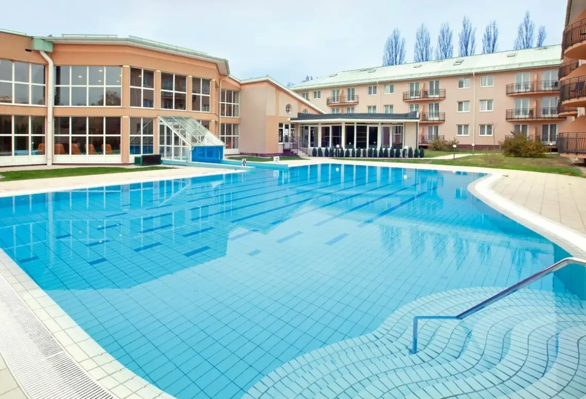 Basen w hotelu Europa Fit