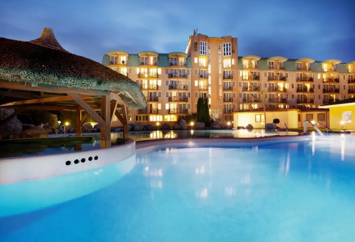 Basen w hotelu Europa Fit