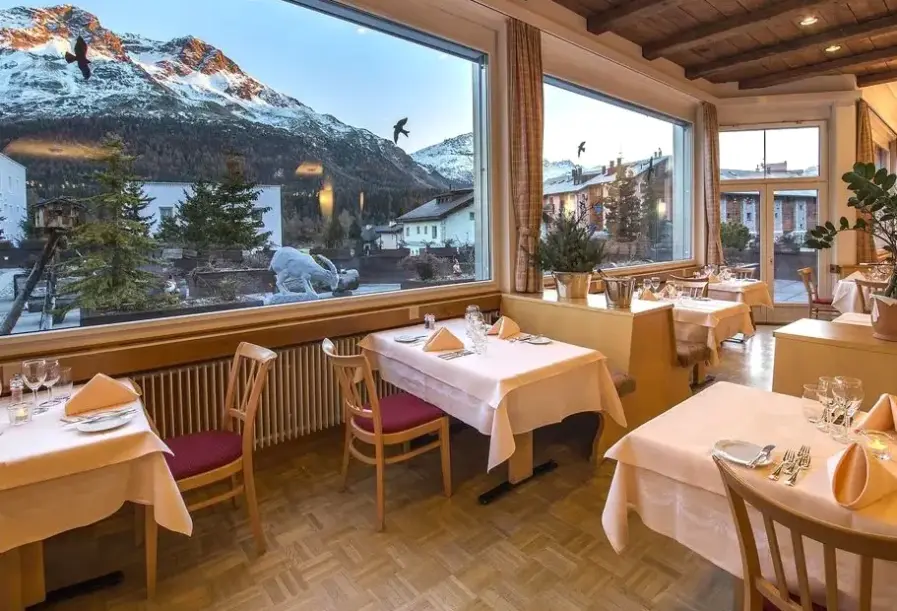 Restauracja i jedzenie w hotelu Europa (St. Moritz)