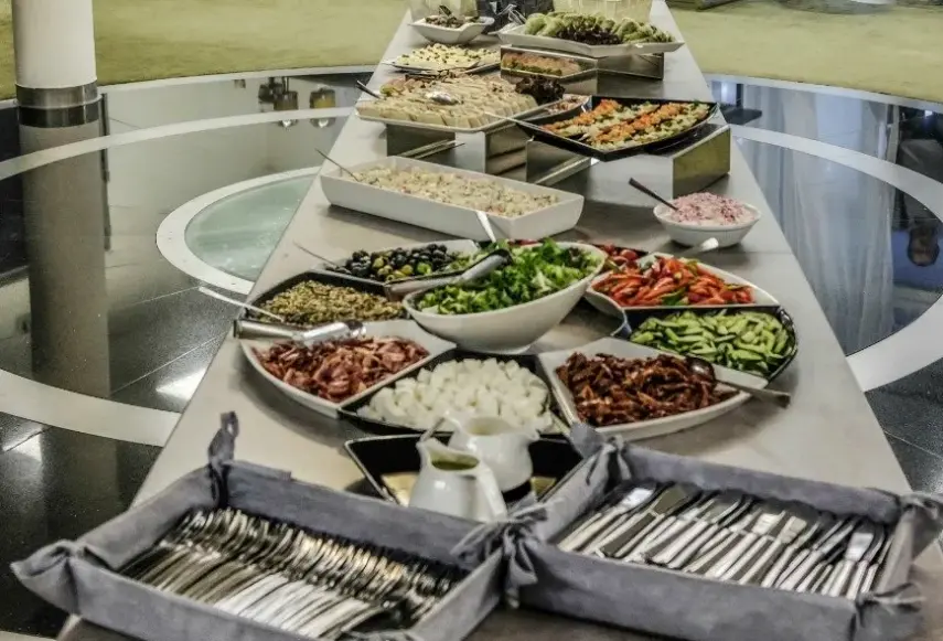 Restauracja i jedzenie w hotelu Europa (Starachowice)