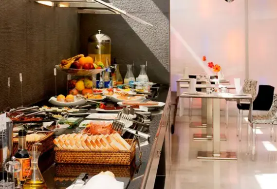 Restauracja i jedzenie w hotelu Eurostars Angli
