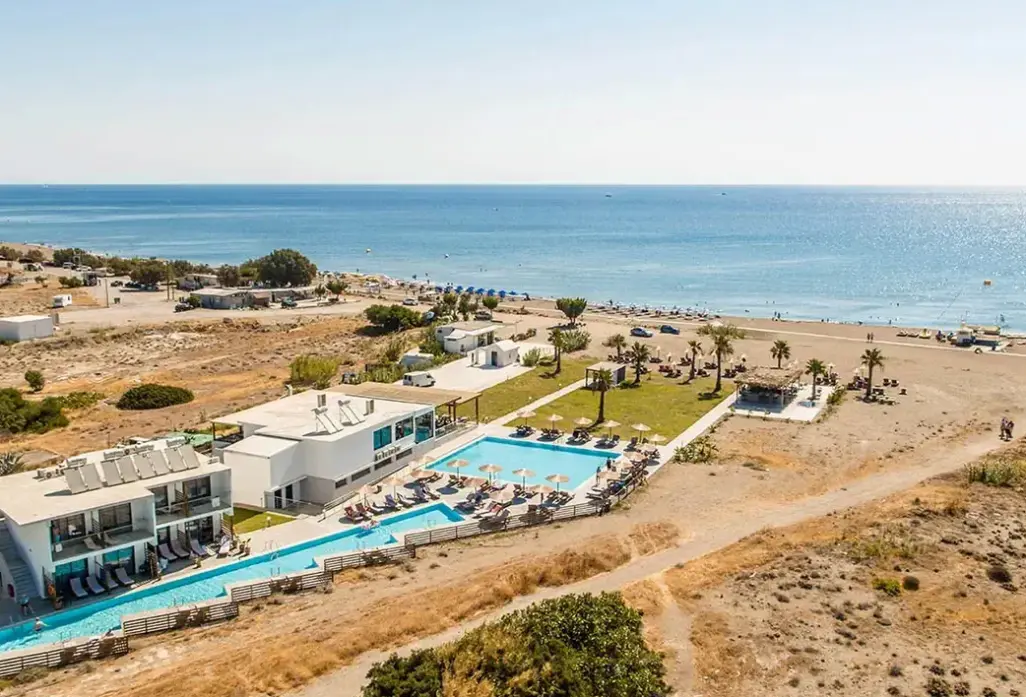 Plaża przy hotelu Evita Bay