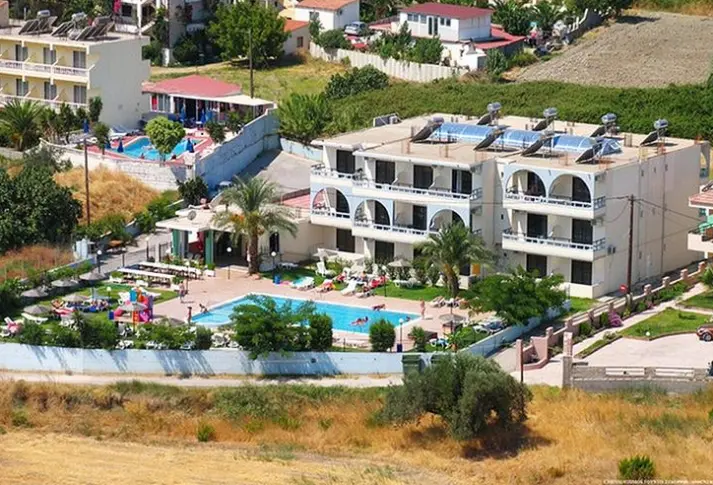 Basen w hotelu Faliraki Rose