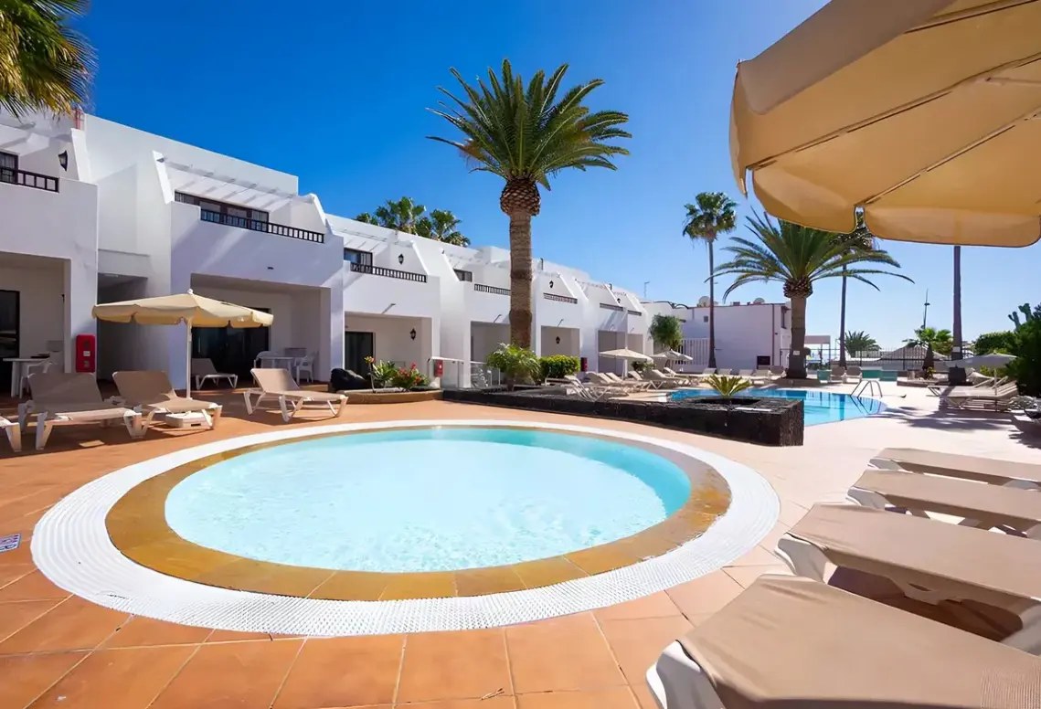 Basen w hotelu Flamingo Apartments (Puerto del Carmen)