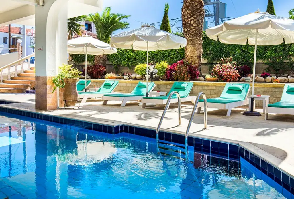 Basen w hotelu Garden (Limenaria)