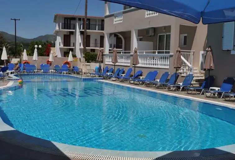 Basen w hotelu Garden Palace (Laganas)