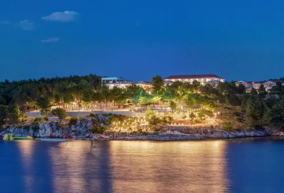 Plaża przy hotelu Gava Waterman Milna Resort
