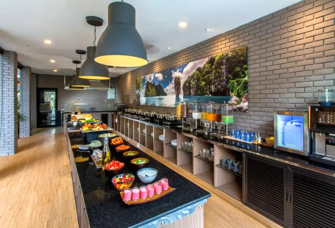 Restauracja i jedzenie w hotelu Glow Ao Nang Krabi