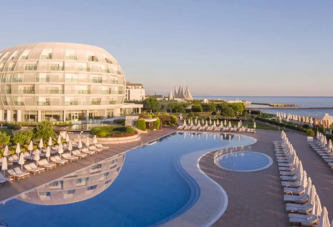 Basen w hotelu Gold Island Selected