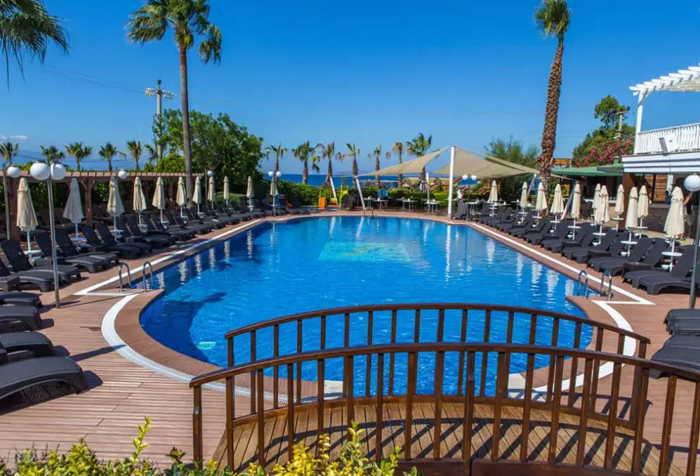 Basen w hotelu Golden Beach (Turgutreis)