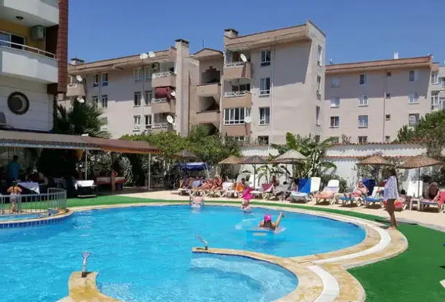 Basen w hotelu Golden Moon