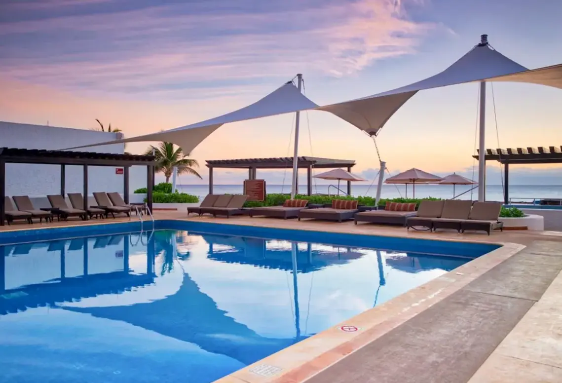 Basen w hotelu GR Caribe by Solaris