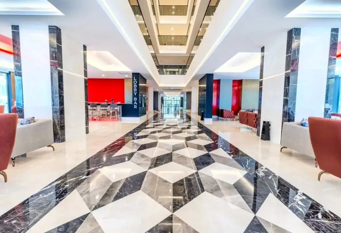 Lobby hotelu Granada Luxury Red