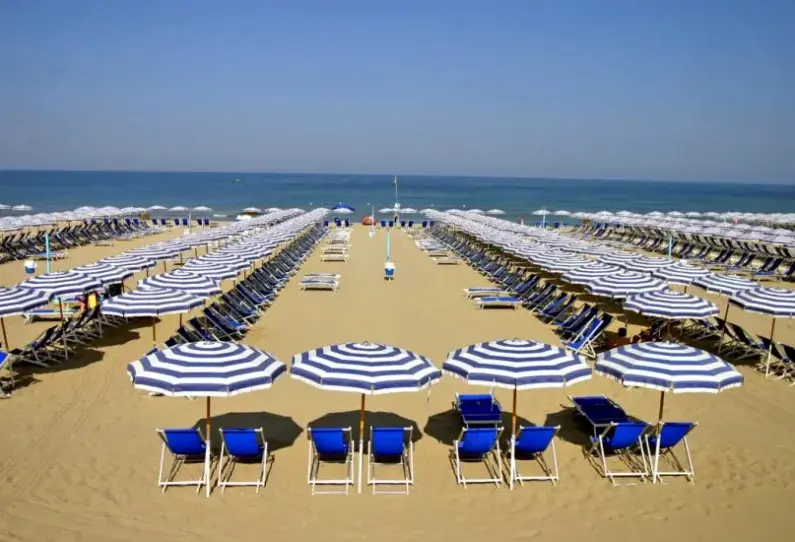 Plaża przy hotelu Grand Continental (Tirrenia)
