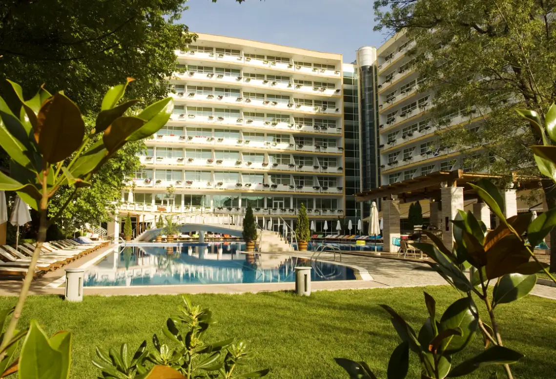 Basen w hotelu Grand Nirvana (ex. Grand Hotel Oasis)
