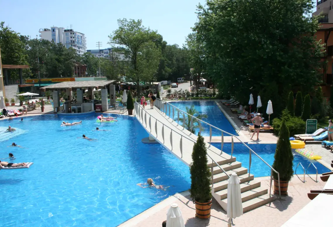 Basen w hotelu Grand Nirvana (ex. Grand Hotel Oasis)