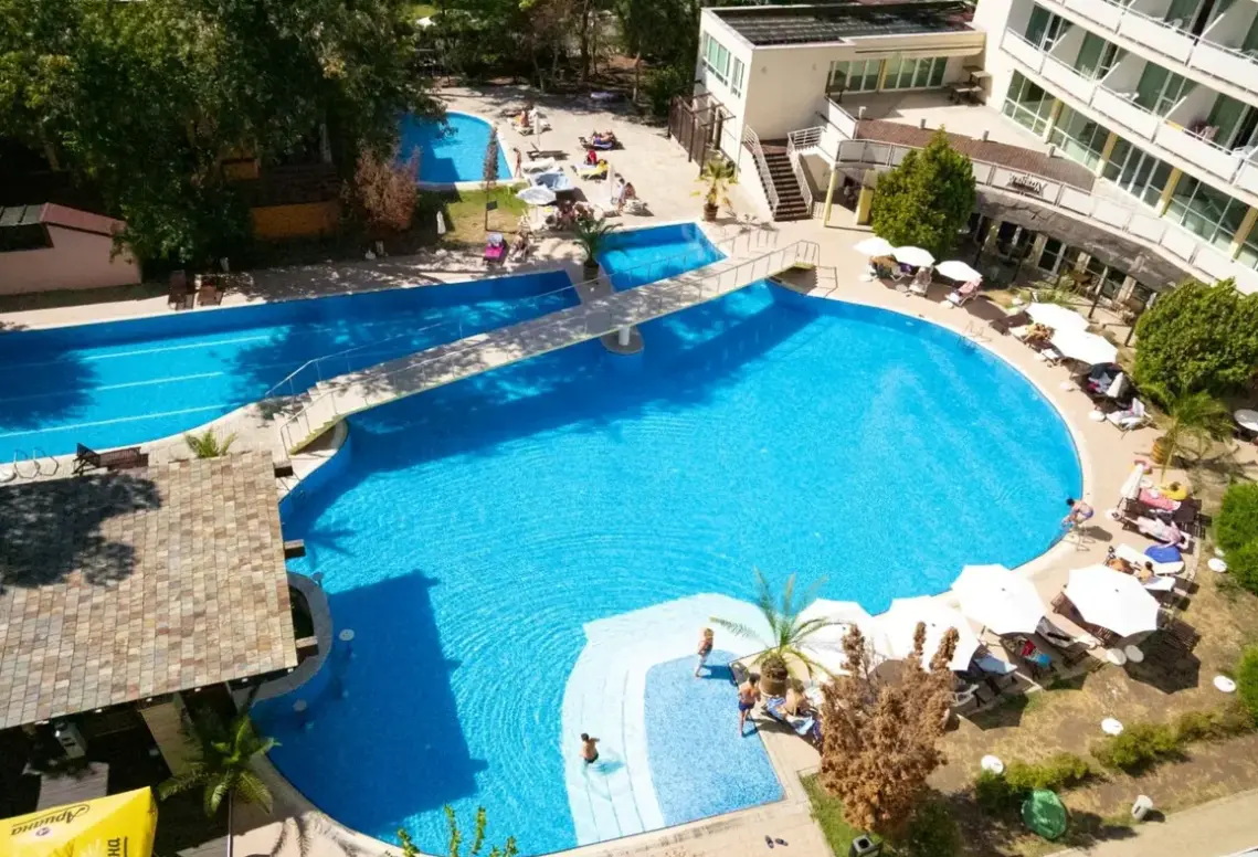 Basen w hotelu Grand Nirvana (ex. Grand Hotel Oasis)