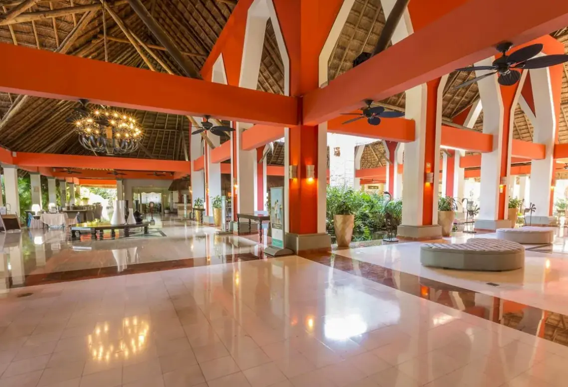 Lobby hotelu Grand Palladium Kantenah