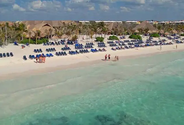 Plaża przy hotelu Grand Palladium Kantenah