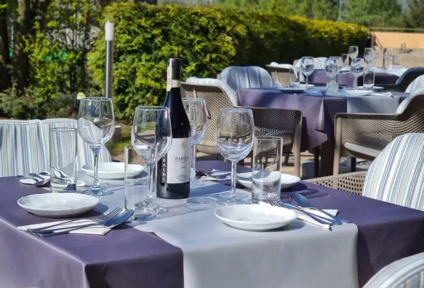 Restauracja i jedzenie w hotelu Grand Royal