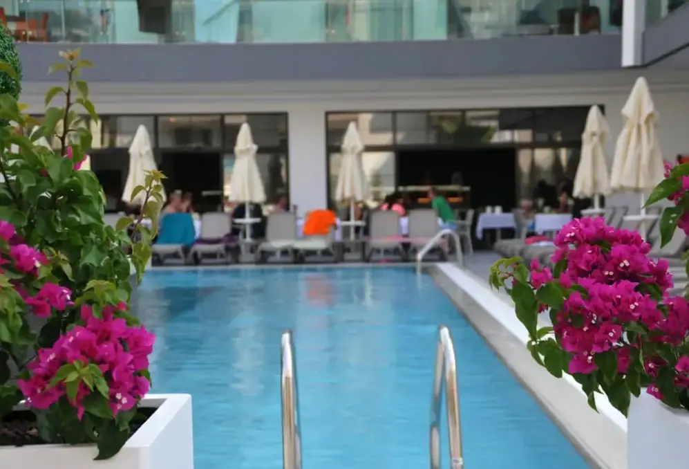 Basen w hotelu Green Garden Suite