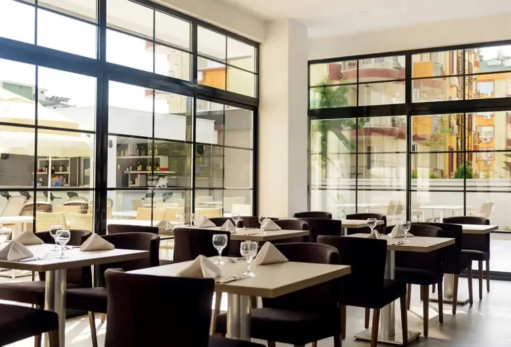 Restauracja i jedzenie w hotelu Green Garden Suite