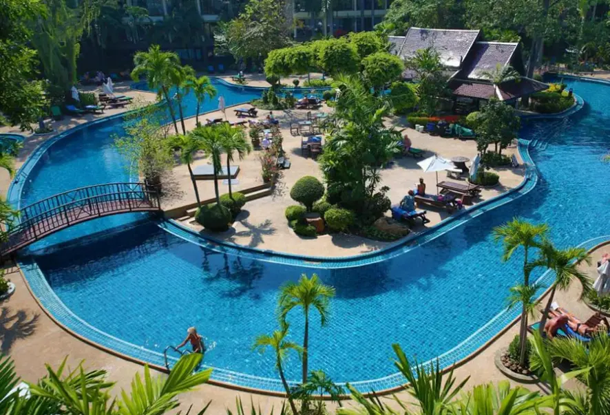 Basen w hotelu Green Park Resort (Pattaya)