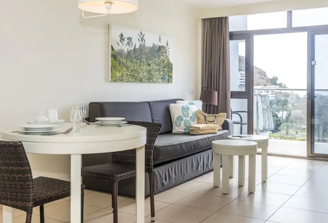Restauracja i jedzenie w hotelu Grupotel Revoli