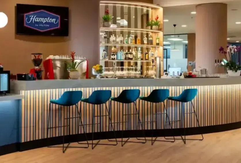 Restauracja i jedzenie w hotelu Hampton by Hilton Budapest City Centre