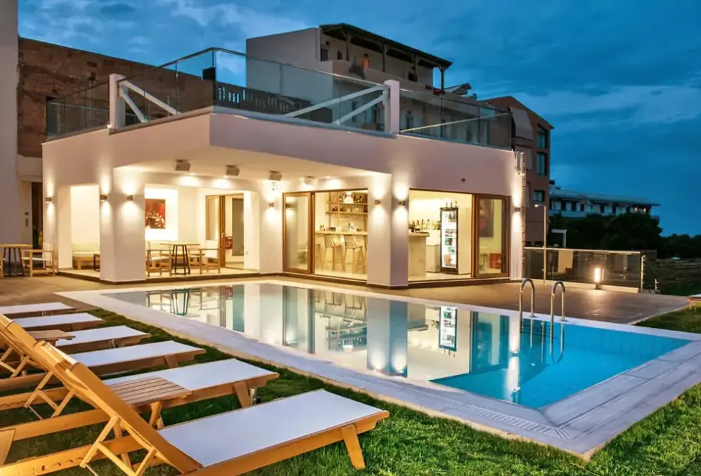 Basen w hotelu Harma Boutique Hotel
