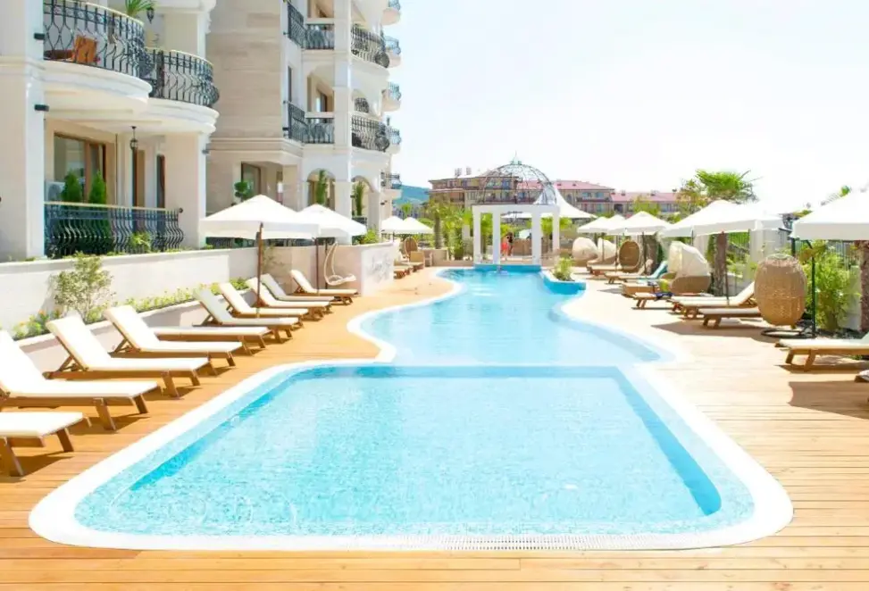 Basen w hotelu Harmony Suites 10 & 20