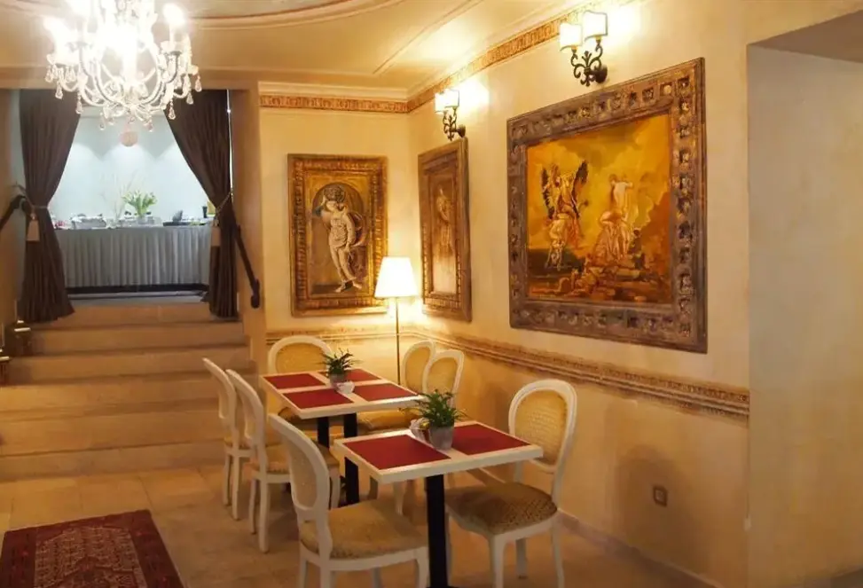 Restauracja i jedzenie w hotelu Heritage Life Palace