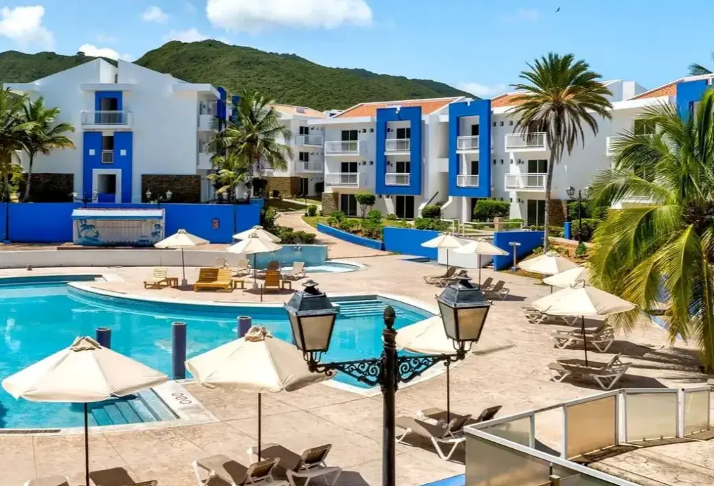 Basen w hotelu Hesperia (Playa El Agua)
