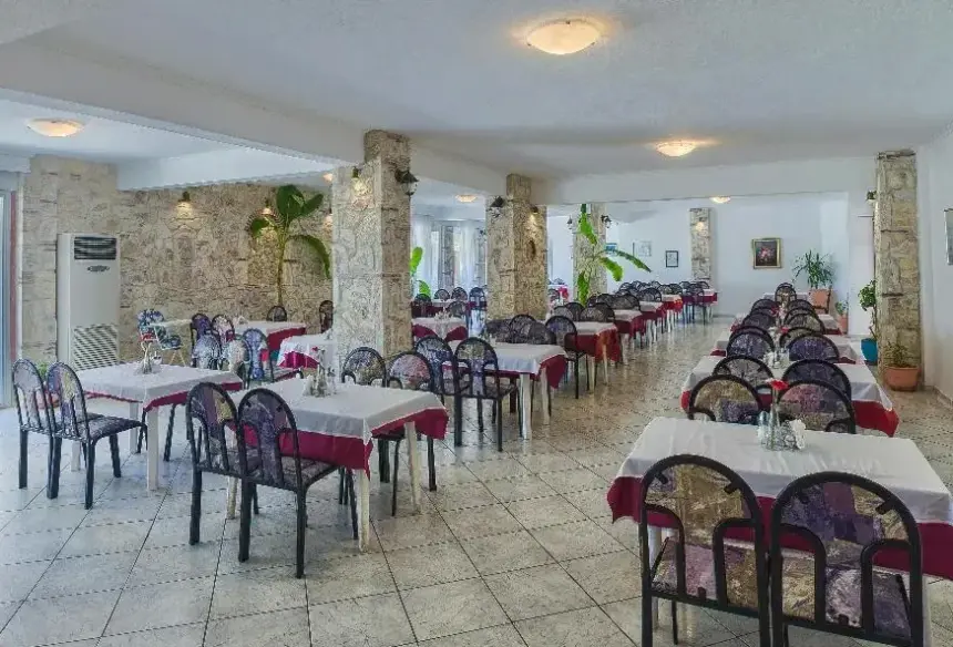 Restauracja i jedzenie w hotelu Hilltop