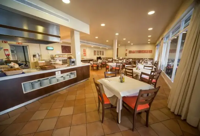 Restauracja i jedzenie w hotelu Holiday Center (Santa Ponsa)