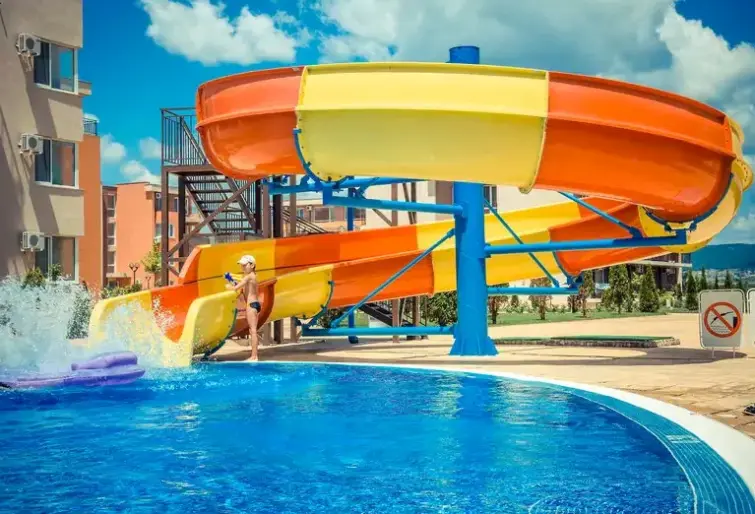Basen w hotelu Holiday Fort Golf Club