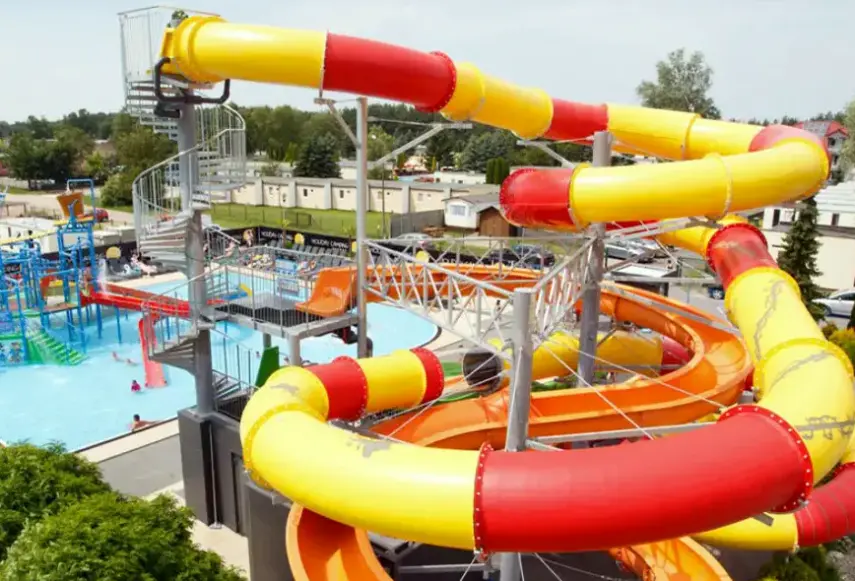 Basen w hotelu Holiday Golden Resort