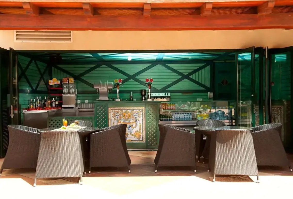 Restauracja i jedzenie w hotelu Holiday Inn Algarve Albufeira