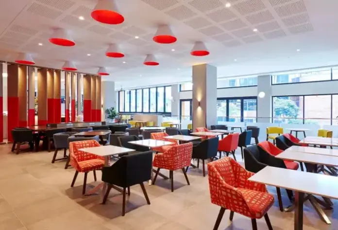Restauracja i jedzenie w hotelu Holiday Inn Express Brisbane Central