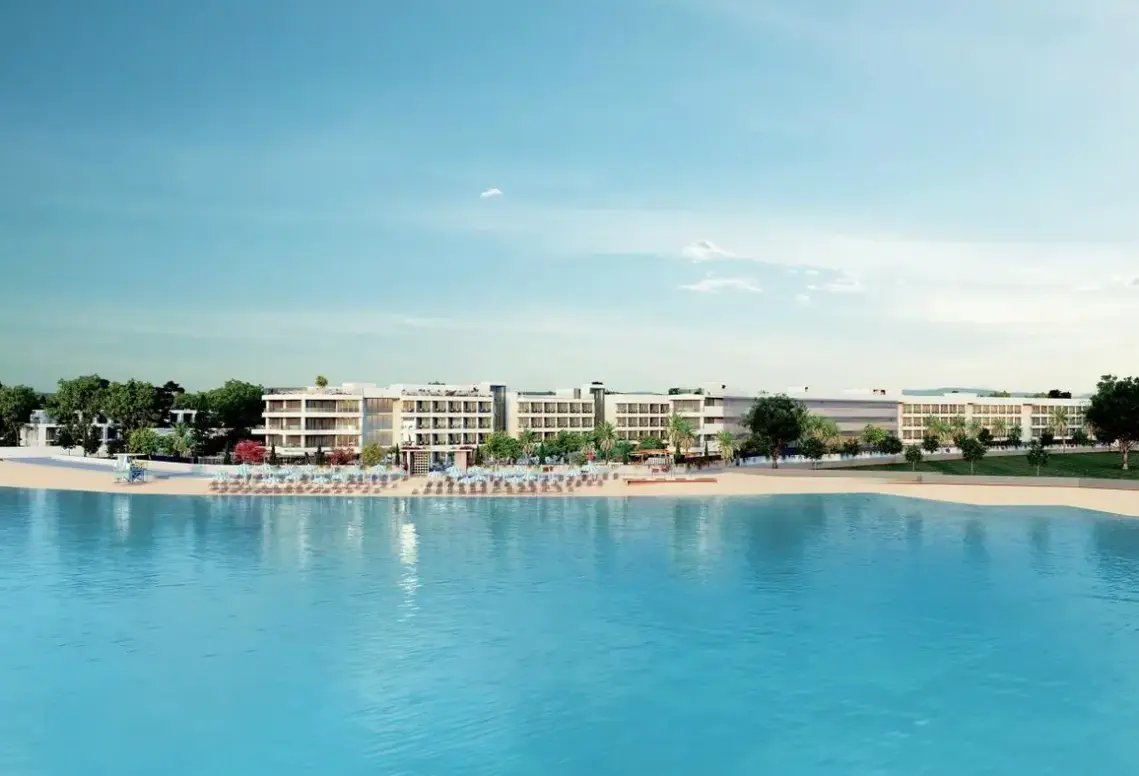 Plaża przy hotelu Holiday Inn Resort West Beach Bodrum