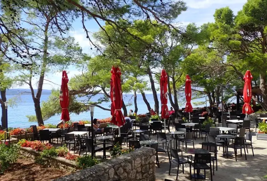 Plaża przy hotelu Holiday Resort Alemaris (Alem Basko Polje)