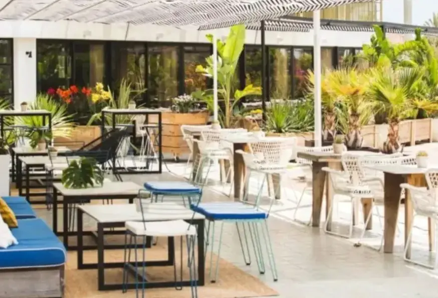 Restauracja i jedzenie w hotelu Hotel Almirante