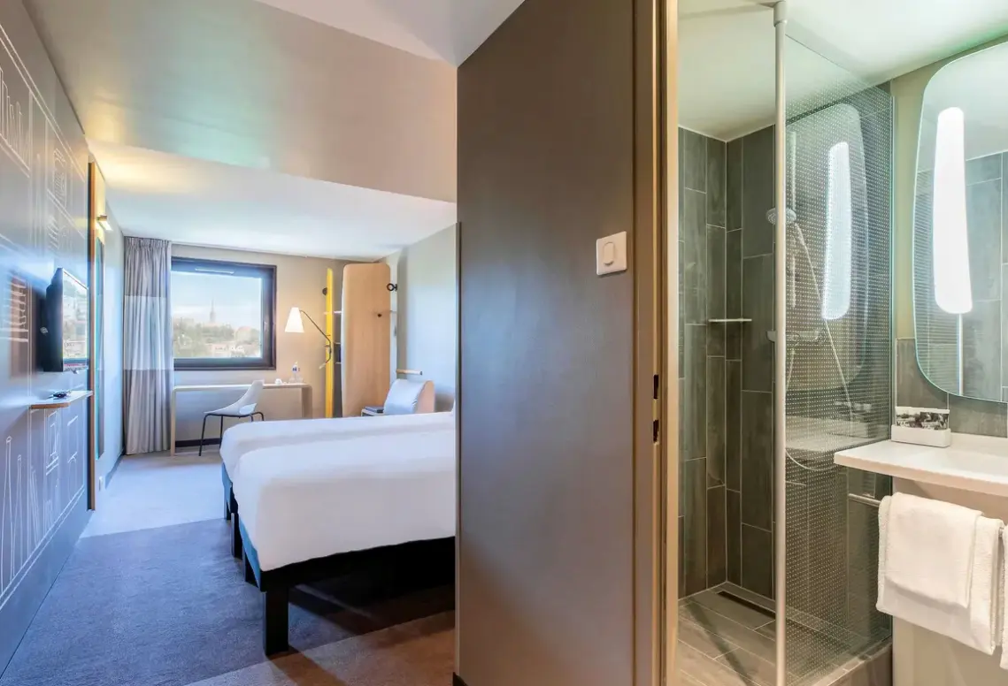 Łazienka w pokoju hotelu Ibis Budapest Castle Hill