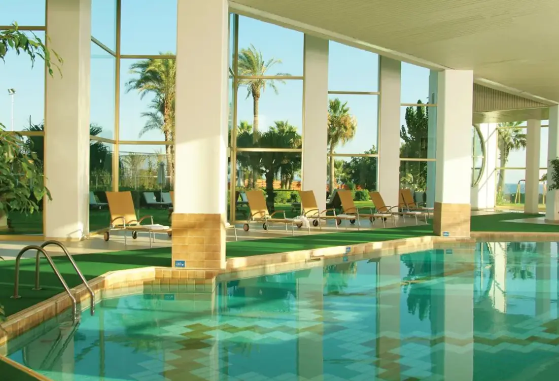 Basen w hotelu Imperial Island Resort by Louis