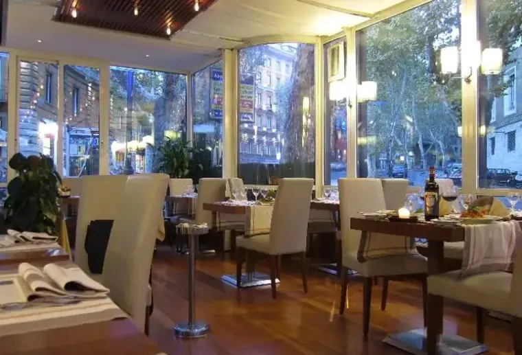 Restauracja i jedzenie w hotelu Imperiale