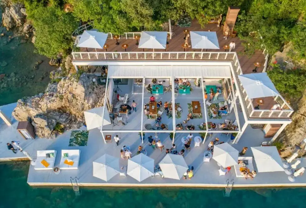 Restauracja i jedzenie w hotelu Infinity hotel by Dukley