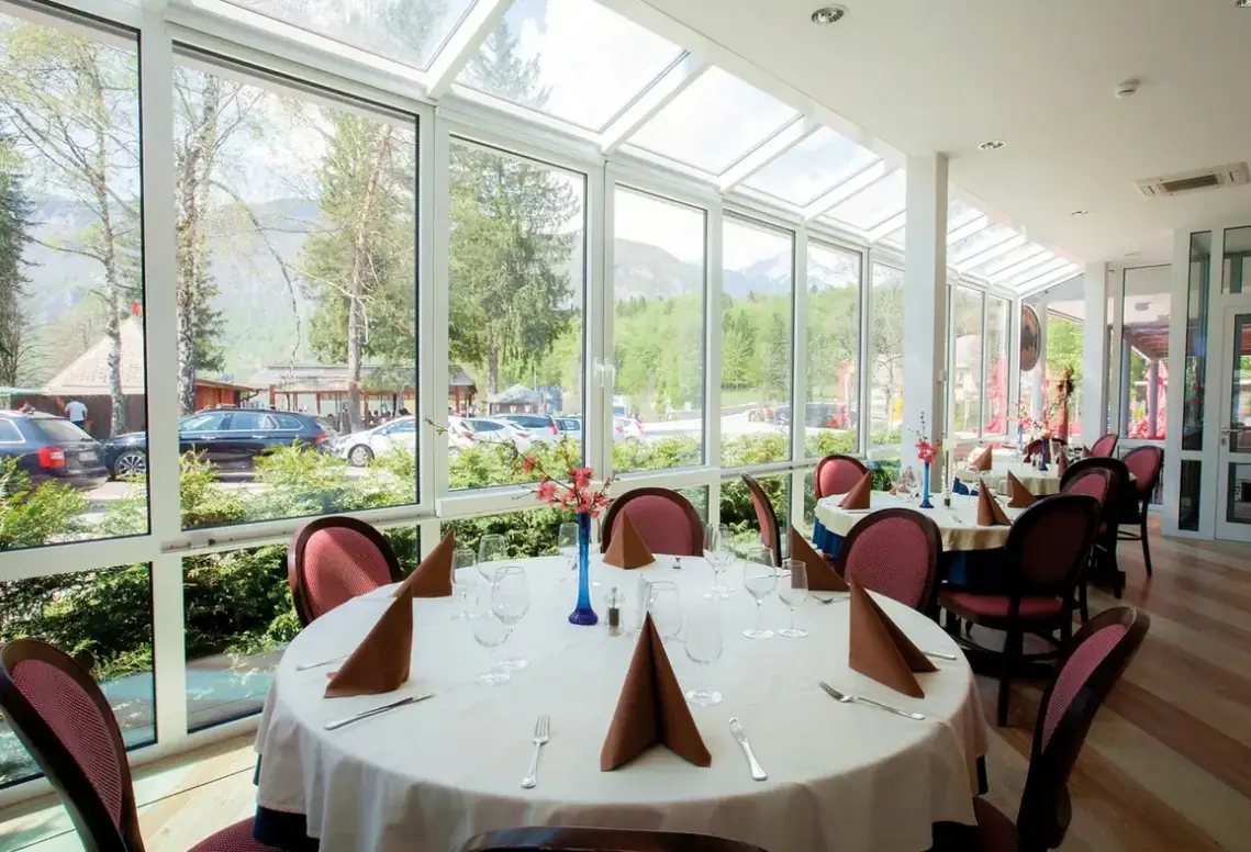 Restauracja i jedzenie w hotelu Jezero (Bohinj)